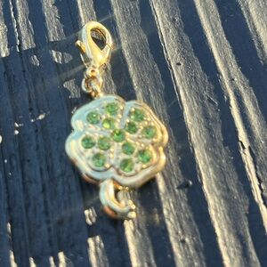 Shamrock Green Rhinestone Enamel 4 Leaf Clover Vintage Gold Bracelet Charm